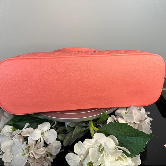 Betsy Johnson Family Ties Tote In Coral NWT - Picture 5 of 10